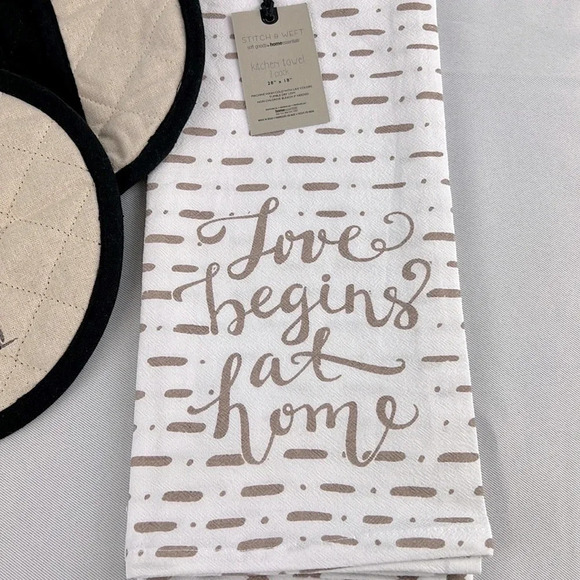 NWT Farmhouse Set Of Two Kitchen Towel & Set Of Two Pot Holders 100% Cotton - Picture 4 of 8